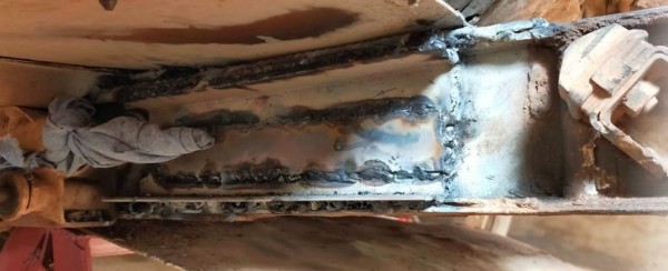 Capture 48.JPG (62.41 Kio) Vu 1083 fois 2 cornières + un plat entre pot de suspension et travers