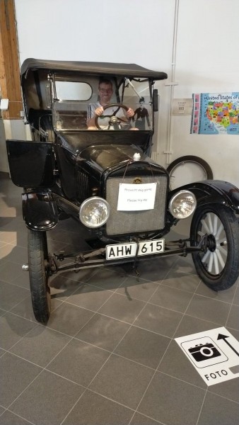 Pas très différent de la 2CV la position de conduite