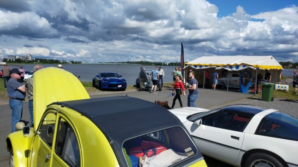 De l'autre côté du fleuve, c'est la ville de TORNIO en Finlande.