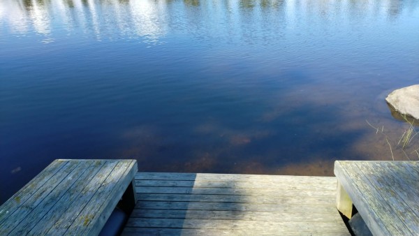 la rivière ou il nage tout les matins