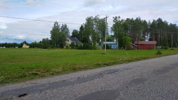 WhatsApp Image 2022-07-18 at 12.35.57.jpeg (295.87 Kio) Vu 623 fois Couleur des maisons : dans tout le sur de la Suède, elles étaient exclusivement rouge. Teinte la moins chère provenant des mines de cuivres si j'ai bien compris. Plus au nord de la Suède on voit de plus en plus de maison jaune ou blanche. Pour la première fois je vois une bleu. (couleur de la Finlande)