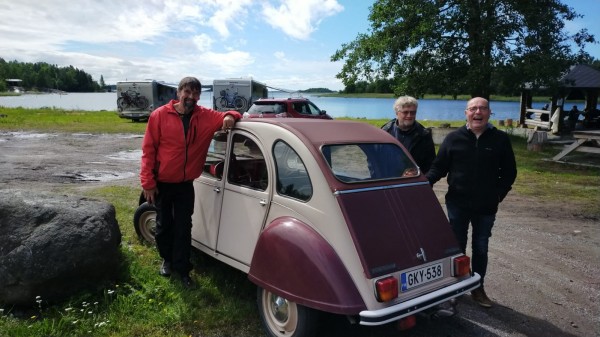 Jukka, sa 2CV6Spécial et les amis Belges, en tournée sur les iles de la mer Baltic