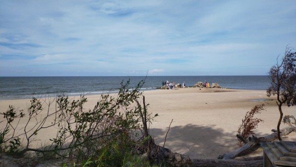 Point extreme nord de la Lettonie. Position stratégique pour le contrôle de l'entrée du golf de Riga. C'était une zone militaires interdite à l'époque soviétique.