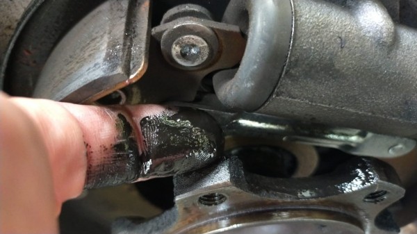 WhatsApp Image 2022-08-09 at 08.40.09.jpeg (148.02 Kio) Vu 902 fois Le gras vient plutôt du roulement de sortie de boite qui perd sa graisse.