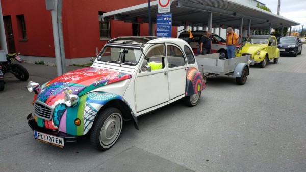 une 2CV6 spécial de 87 rencontré en Autriche, proche de la frontière