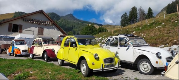 Monté dans l'alpage pour visiter une fabrique artisanale de Gruyère.