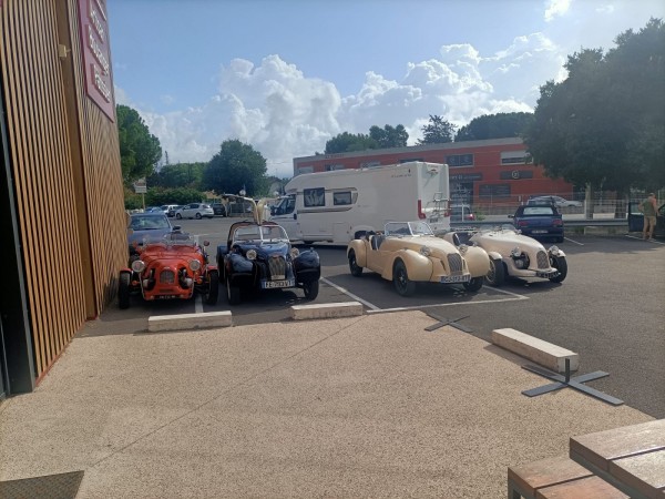 WhatsApp Image 2022-09-06 at 10.46.40.jpeg (456.23 Kio) Vu 977 fois + 1 = 4. une deuxième Burton de Millot nous a rejoint.