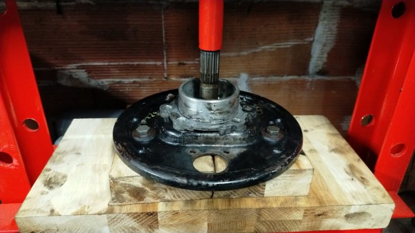 WhatsApp Image 2022-11-11 at 16.42.47.jpeg (163.37 Kio) Vu 3439 fois Sortie de l'arbre de son roulement