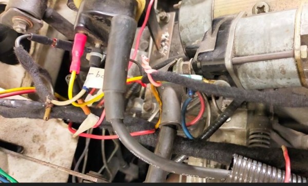 Capture 82.JPG (76.37 Kio) Vu 2167 fois Maintenant tous les fils sont bien identifié, avec des cosses de la bonne couleur, permettant facilement de repasser à l'allumage normal.