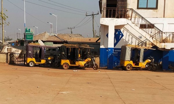 Capture 01.JPG (120.53 Kio) Vu 3690 fois Une différence entre le Ghana et le Burkina, c'est les taxi de ville. Au Ghana, pays Anglophone, on retrouve les même TUKTUK qu'en Inde