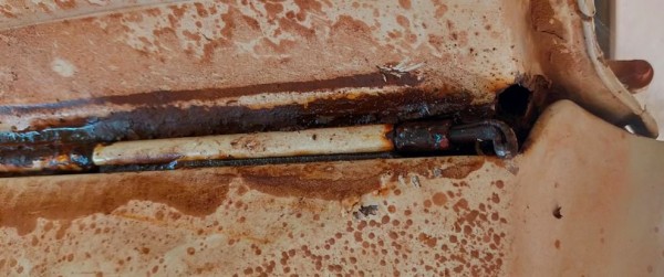 Capture 51.JPG (89.28 Kio) Vu 8684 fois Grosse galère pour sortir les agrafes du capeau.