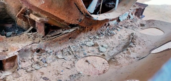 Capture 55.JPG (133.54 Kio) Vu 8684 fois La traverse avant est complètement rouillée. l'eau s'est accumulé avec la tôle de protection. il faudra prévoir des évacuation d'eau.