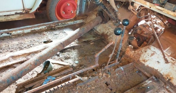 Capture 63.JPG (121.53 Kio) Vu 8625 fois pour pouvoir décoquer, il à fallu que je dégage l'arbre de transmission.