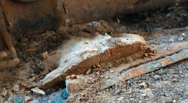 Capture 70.JPG (111.59 Kio) Vu 8613 fois mais aussi beaucoup de boue séchée. que se trouve-t-il à l'intérieur du châssis