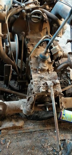 Capture 71.JPG (98.35 Kio) Vu 3757 fois vue de la boite avant. je pense qu'il est nécessaire de déposer le moteur et la boite du châssis.