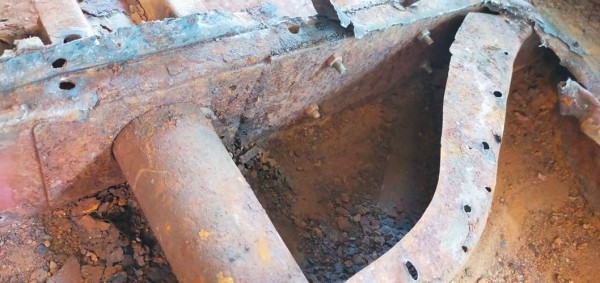 Capture 87.JPG (123.67 Kio) Vu 3738 fois sur l'avant, des tôles de renfort ont été ajouté et vissée entre intérieur et extérieur