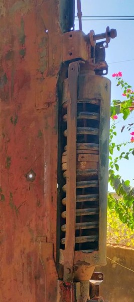 Capture 113.JPG (60.26 Kio) Vu 3965 fois les pots étant ouverts, on peut sortir les ressort sans démontage des l'ensemble du châssis.