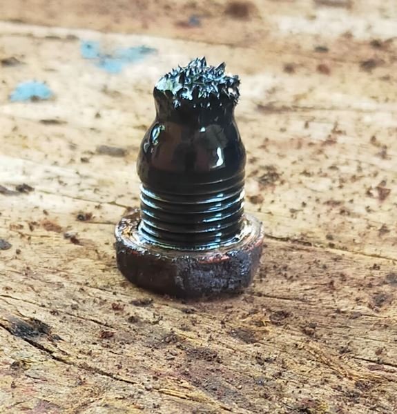 l'aiment du bouchon est bien chargé en particules