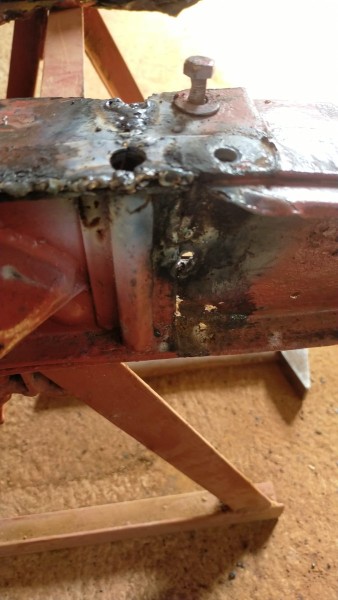 WhatsApp Image 2024-01-29 à 11.52.08_1b42a29b.jpg (109.53 Kio) Vu 4388 fois Petite soudure de la fissure pour rigidifier la côté droit