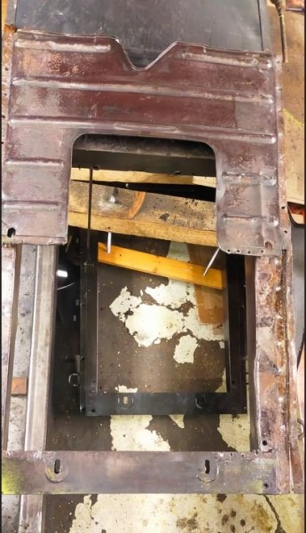 Capture 118.JPG (72.64 Kio) Vu 6140 fois Puis je l'ai dépointée afin de récupérer la tôles qui est absente sur le nouveau châssis