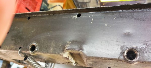 Capture 127.JPG (81.33 Kio) Vu 6098 fois le coté de la traverse sous boite est plutôt noire