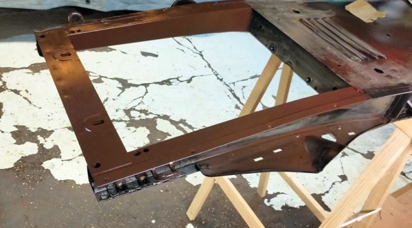 Capture 133.JPG (82.47 Kio) Vu 6098 fois peinture du dessous de l'avant du châssis avec fixation de la tôle