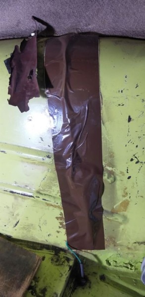 Capture 198.JPG (57.89 Kio) Vu 9964 fois En le posant, je me rends compte que l'élasticité n'est pas super pour contourner l'épaisseur du fil et surtout de la cosse.<br />Mais la couleur est plutôt bonne. plus brillante, mais peut être que ça lui passera avec le temps.