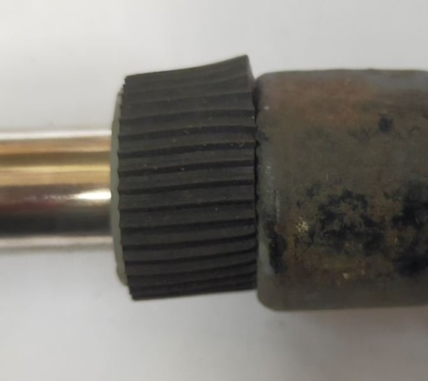 Capture 10.JPG (24.87 Kio) Vu 1998 fois puis je glisse la partie souple sur la bague nylon