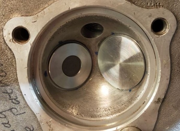 Capture 89.JPG (72.53 Kio) Vu 4778 fois Culasse avec ses 2 soupapes neuves