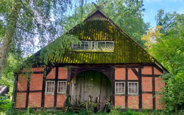 Ce matin, j'ai visité une maison construite en 1649.