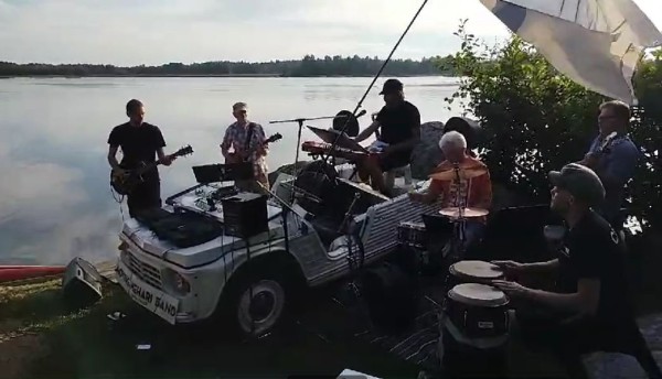 Capture 043.JPG (86.31 Kio) Vu 1372 fois Soirée dégustation animée par le Méharie band: