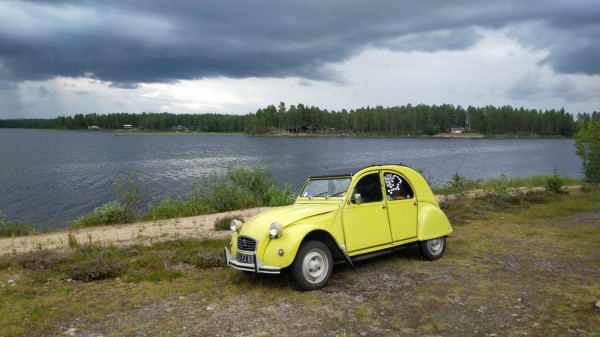 Encore un beau lac , avec les cottages tout autour