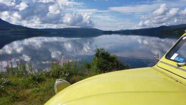 encore un lac avec un bel effet miroir