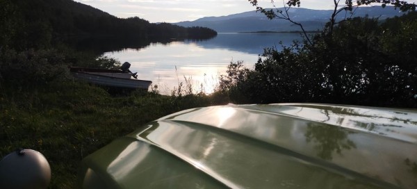 Capture 056.JPG (87.36 Kio) Vu 1408 fois Je suis arrivé au bivouac exactement à l'endroit que j'avais identifié sur mon GPS.<br />Bien que l'eau soit froide, je n'ai pas résisté à une baignade avant de me coucher