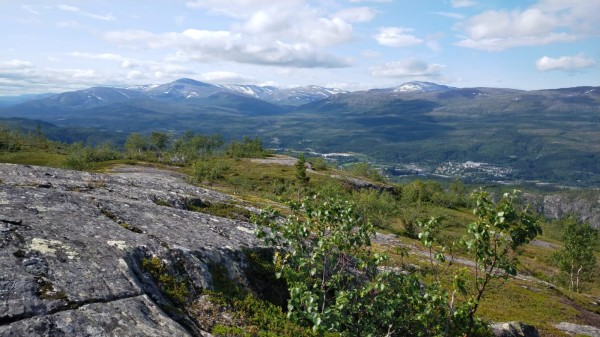 Nouvelles randonnée jusqu'au sommet d'une petite montagne environ 400 mètres de dénivelé... et une vue magnifique