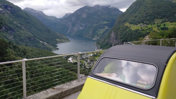 Après une journée de route, le fiord est en vue