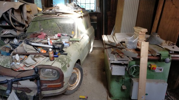 WhatsApp Image 2024-08-10 à 17.46.04_94d4fee5.jpg (210.41 Kio) Vu 1618 fois une AMI SUPER, une scie... pas mal de machines pour travailler le bois,.<br />ça m'a fait penser au hangar de Henri c'est grand, c'est plein, et il y a quelques machines outils