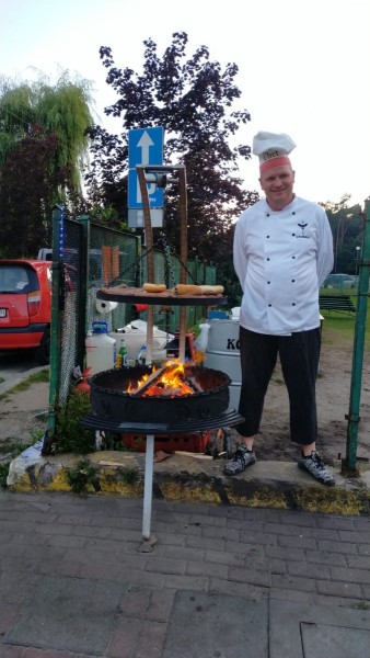 En plus de toutes les boutique, il y avait ce vendeur de saucisses grillées installé sur le trottoir. Je ne pense pas qu'on pourrait voir ça en France.