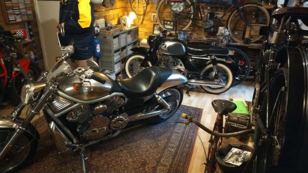 WhatsApp Image 2024-09-04 à 18.21.45_0bf2c4db.jpg (223.31 Kio) Vu 2119 fois une belle collection de motos