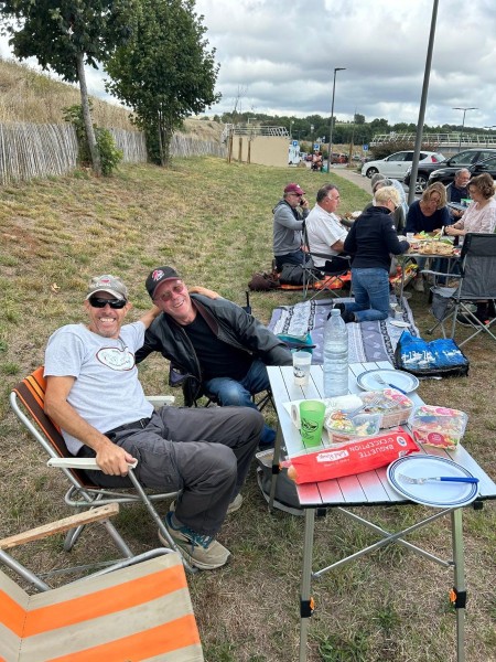 Pic nic sur l'air de repos avant le pont de Millau