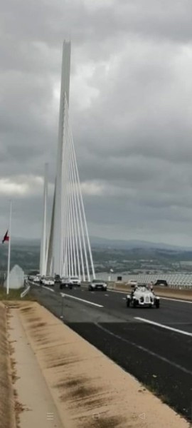 En sortant du viaduc de Millau