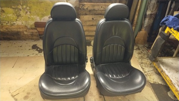 WhatsApp Image 2024-09-17 à 10.49.19_23887cda.jpg (187.09 Kio) Vu 2032 fois Les sièges de voyage sont enlevés de la 2CV jaune