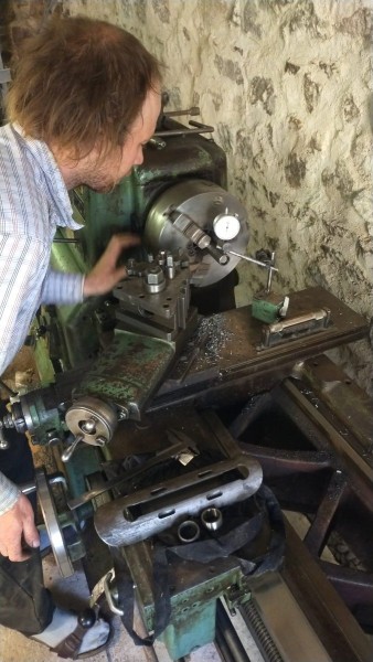 le 29 aout, j'ai rendu visite à Henri, pour le tournage de la crémaillère afin de pouvoir insérer la nouvelle bague de guidage