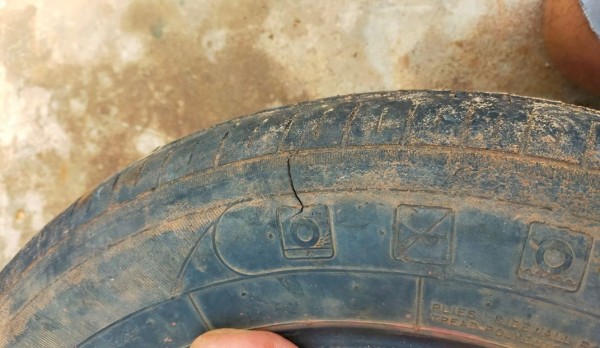 Capture 085.JPG (126.56 Kio) Vu 2407 fois Finalement, c'est le flanc du pneu fendu qui à généré une fuite à la chambre à air