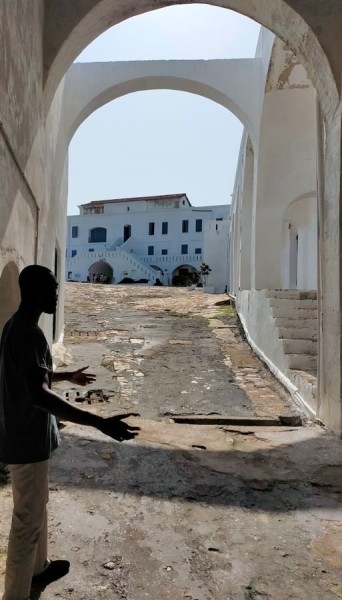 Capture 095.JPG (88.66 Kio) Vu 2407 fois Arrivé au fort, nous faisons la visite guidée