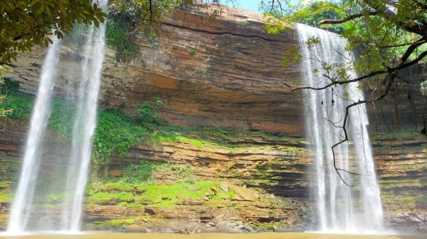 La cascade de Boti fait un peu plus de 30 mètres de haut