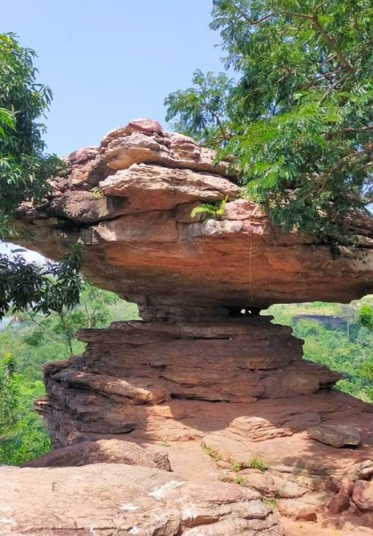 Capture 115.JPG (114.21 Kio) Vu 2384 fois le rocher parapluie