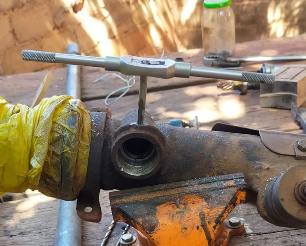 Capture 157.JPG (136.49 Kio) Vu 2366 fois puis, perçage et taraudage pour le graisseur