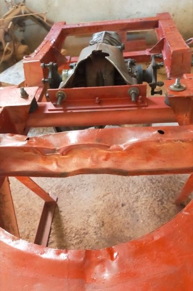 Capture 189.JPG (71.5 Kio) Vu 3209 fois comme vous le voyer, la traverse et bien cabossée et carter de la boite est cassée.