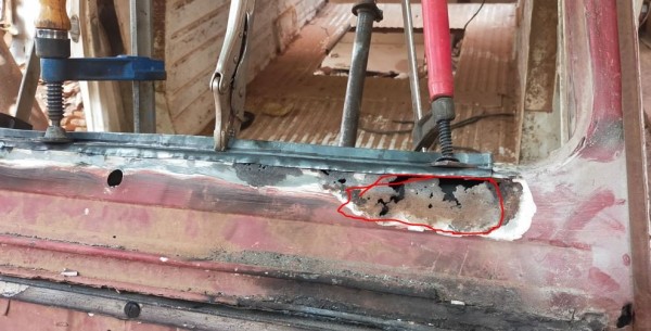 Capture 265.JPG (113.19 Kio) Vu 1571 fois plus on grate, on enlève les couches de mastiques, et de nouveau trous paressent.